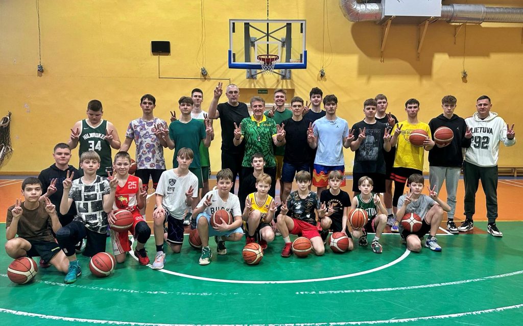Read more about the article KREPŠINIO TRENIRUOTĖ SU VALDEMARU CHOMIČIUMI IR GINTARU EINIKIU