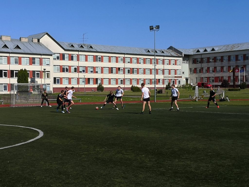 Read more about the article LAZDIJŲ RAJONO MOKSLEIVIŲ FUTBOLO 5×5 VARŽYBOS